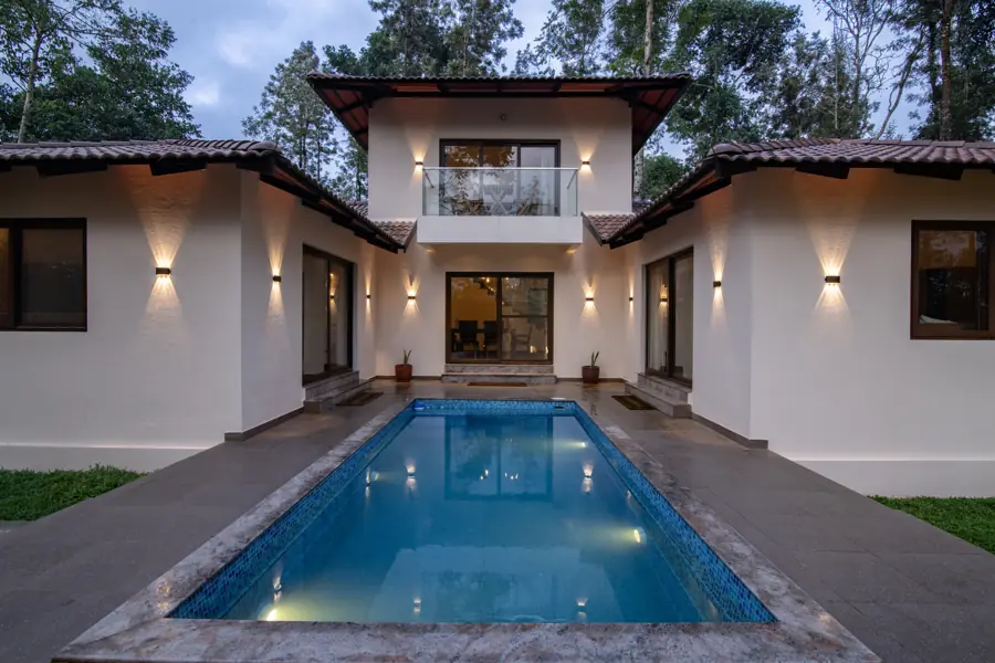 Pool in the courtyard facing the two-storey centre of the house